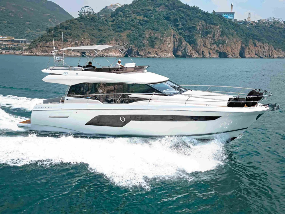 BoatPhoto.coverAlt