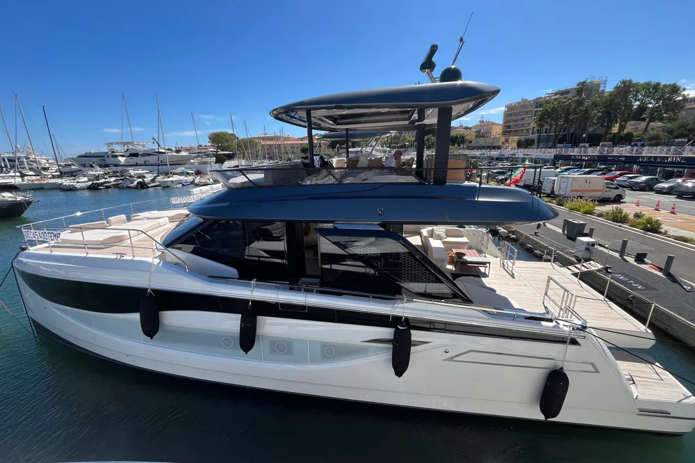 BoatPhoto.coverAlt