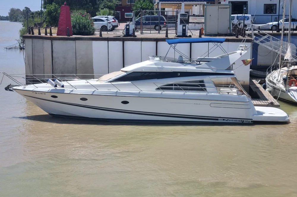 BoatPhoto.coverAlt
