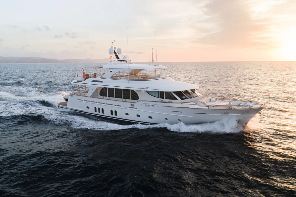 BoatPhoto.coverAlt