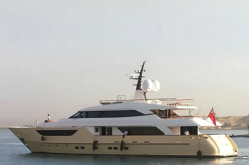 BoatPhoto.coverAlt