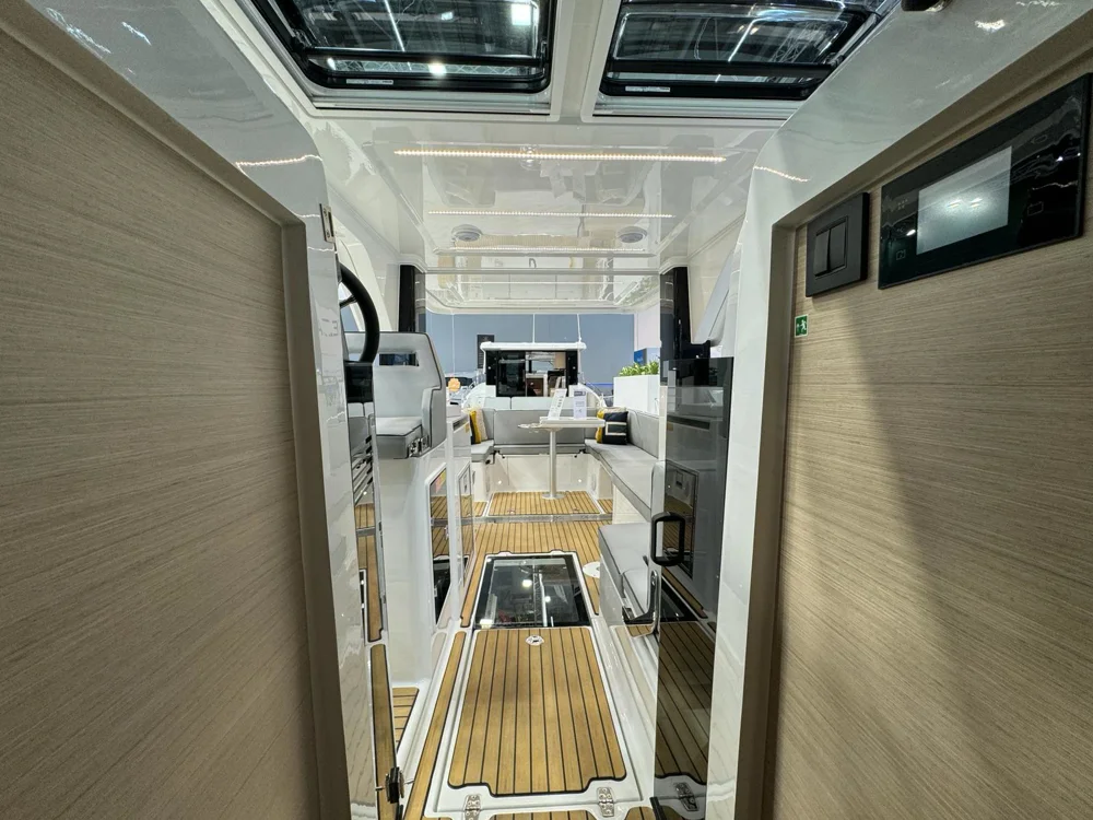 2025 Delphia Yachts 10 Lounge Top for sale in Henley-on-Thames, United Kingdom, photo 2 of 5