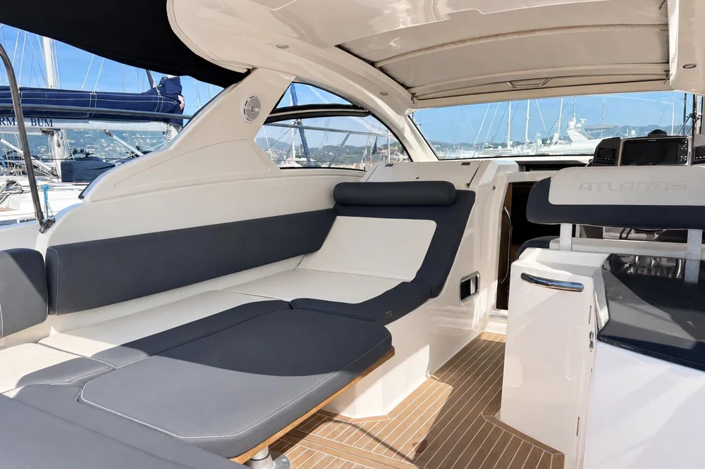 2013 Azimut Atlantis 34 for sale, photo 4 of 5