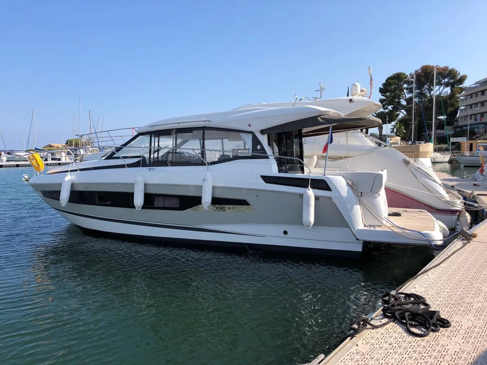 BoatPhoto.coverAlt