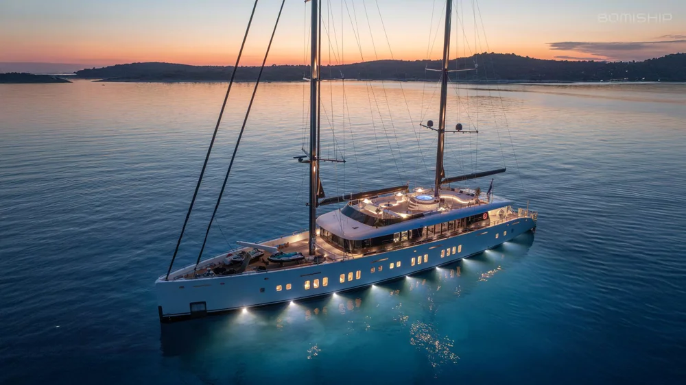 BoatPhoto.coverAlt
