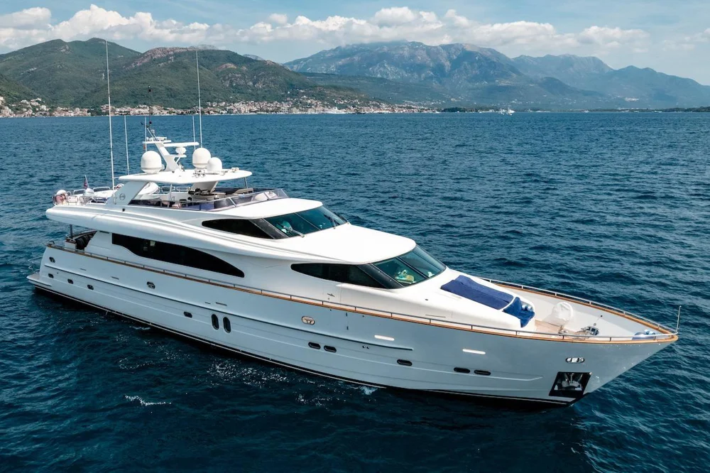 BoatPhoto.coverAlt