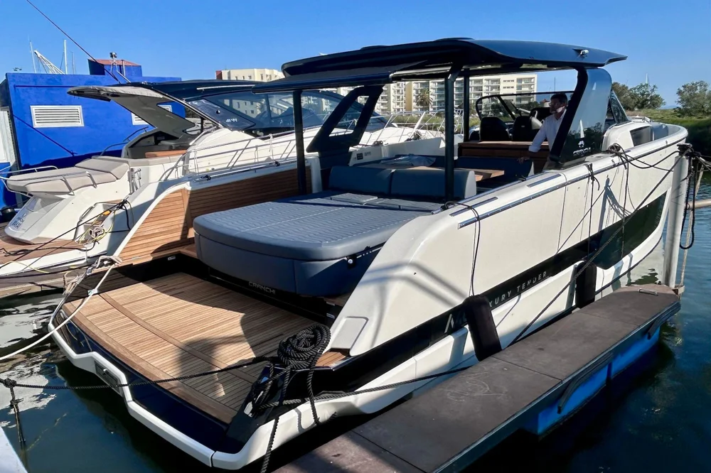 BoatPhoto.coverAlt
