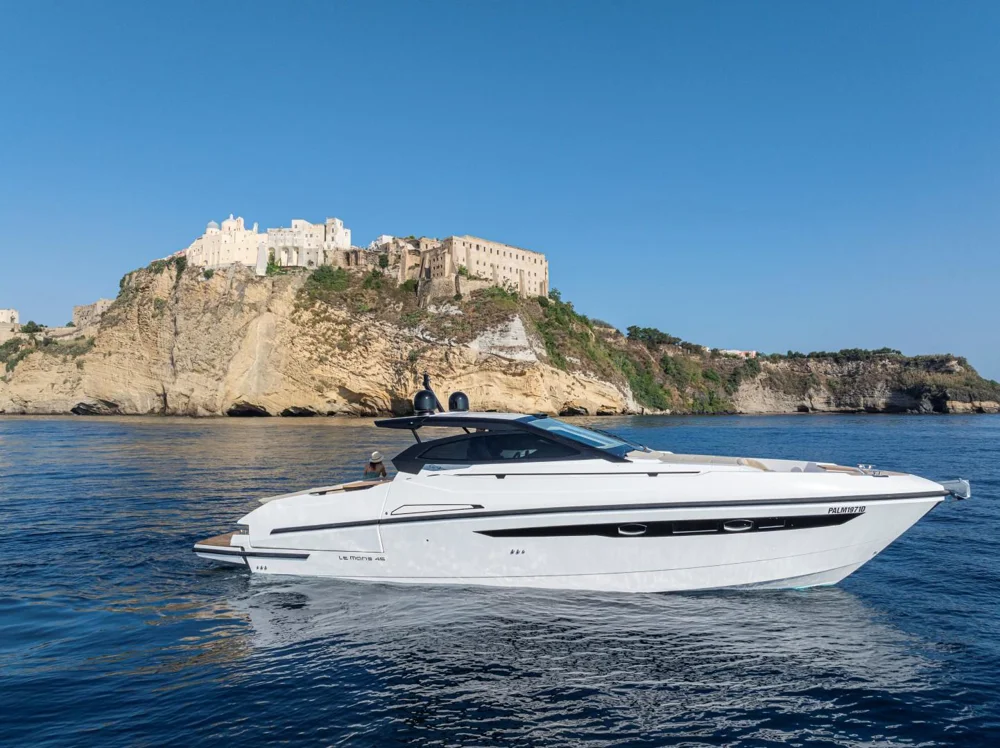 BoatPhoto.coverAlt