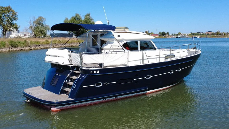 BoatPhoto.coverAlt
