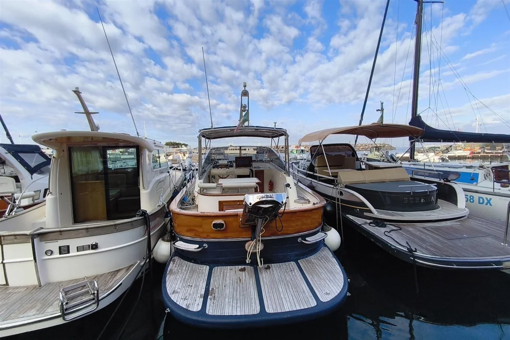 2007 Cantieri Navali Di Donna Serapo 33 classic for sale in Cala Galera, Italy, photo 3 of 5