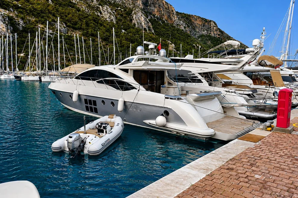 BoatPhoto.coverAlt