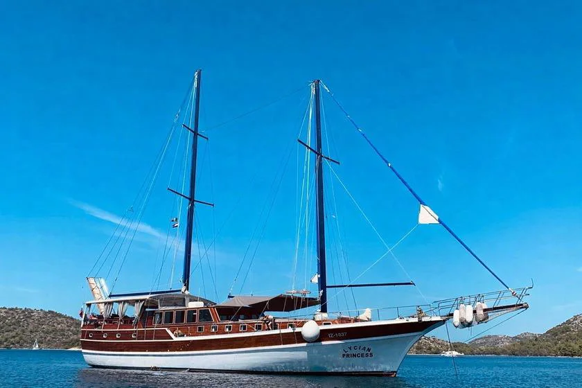 BoatPhoto.coverAlt