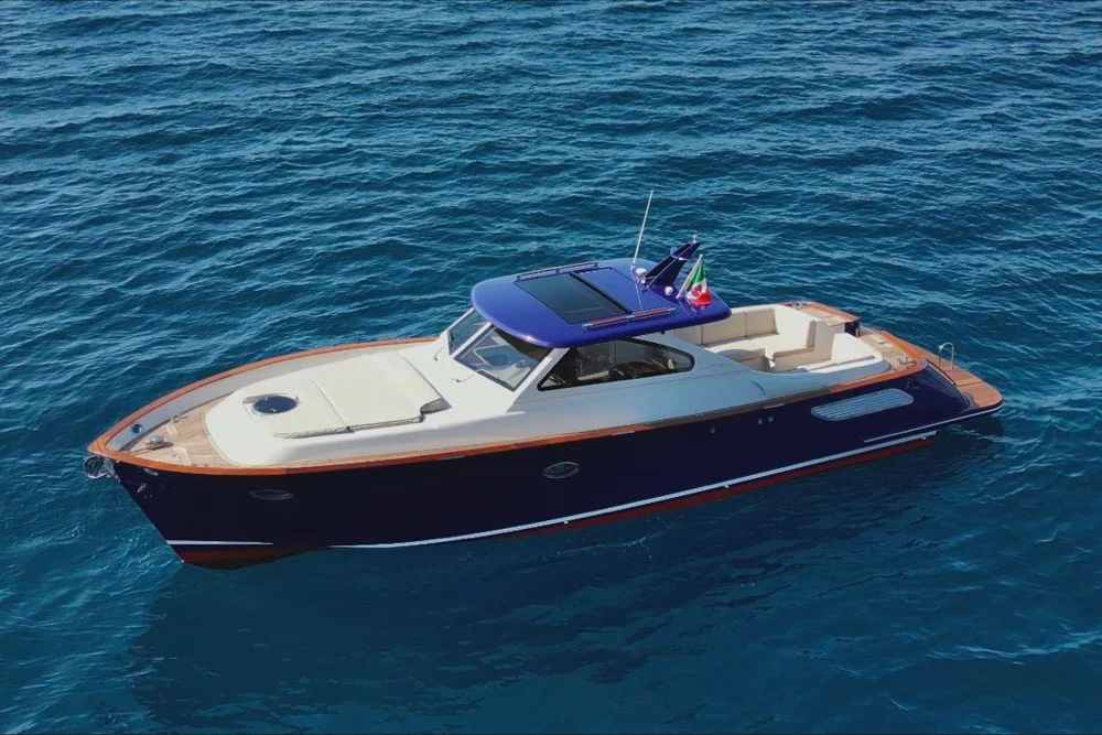 BoatPhoto.coverAlt