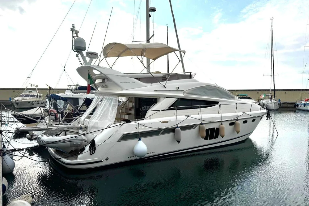 BoatPhoto.coverAlt