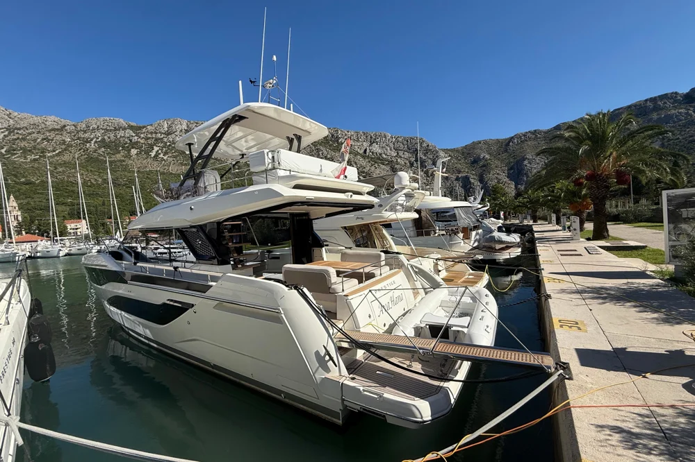 BoatPhoto.coverAlt