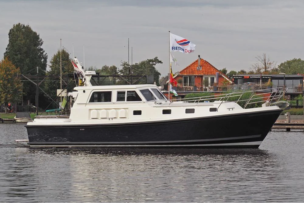 BoatPhoto.coverAlt