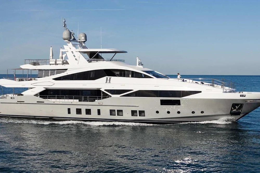 BoatPhoto.coverAlt