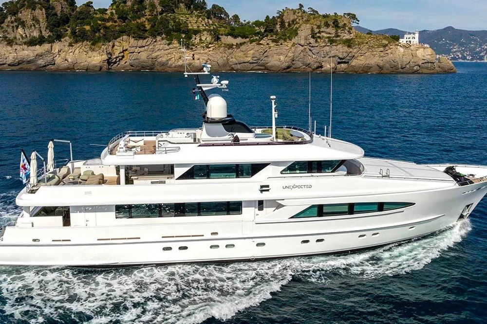 BoatPhoto.coverAlt
