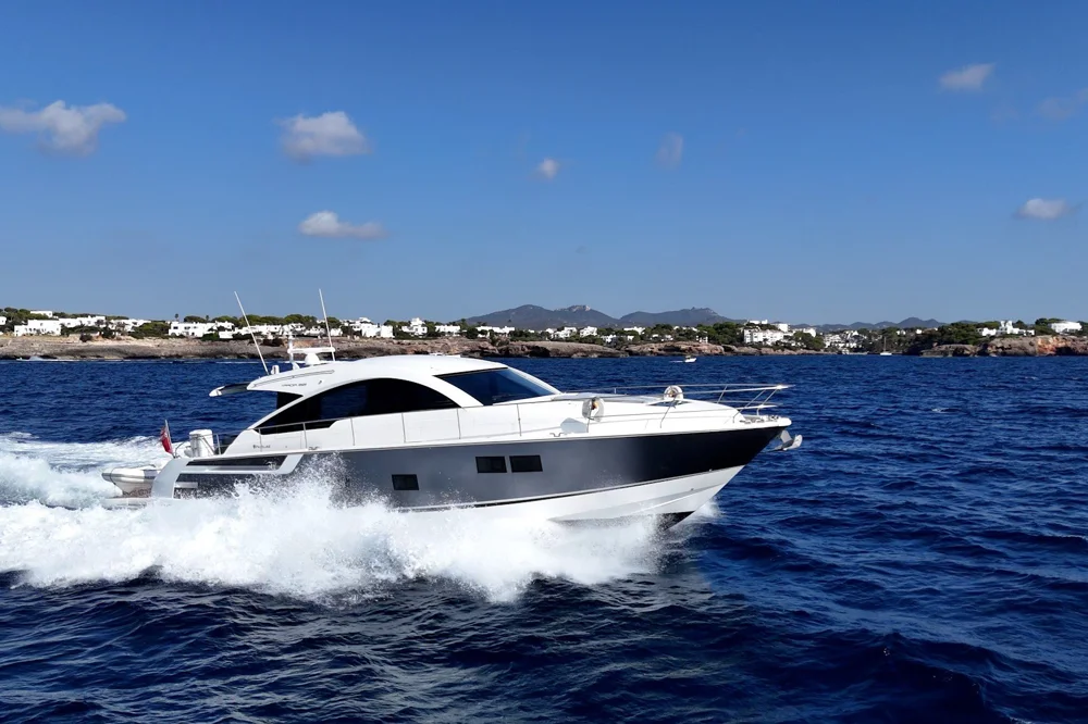 BoatPhoto.coverAlt