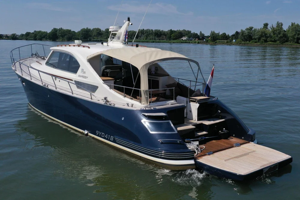 BoatPhoto.coverAlt