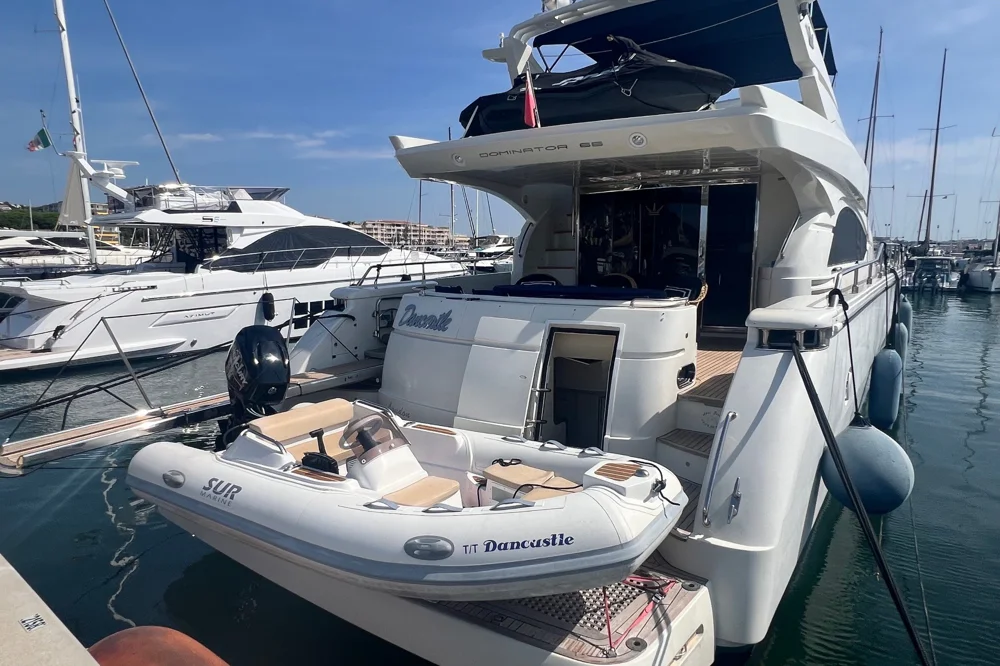 2003 Dominator Yachts 65 for sale in Mandelieu-la-Napoule, France, photo 4 of 5