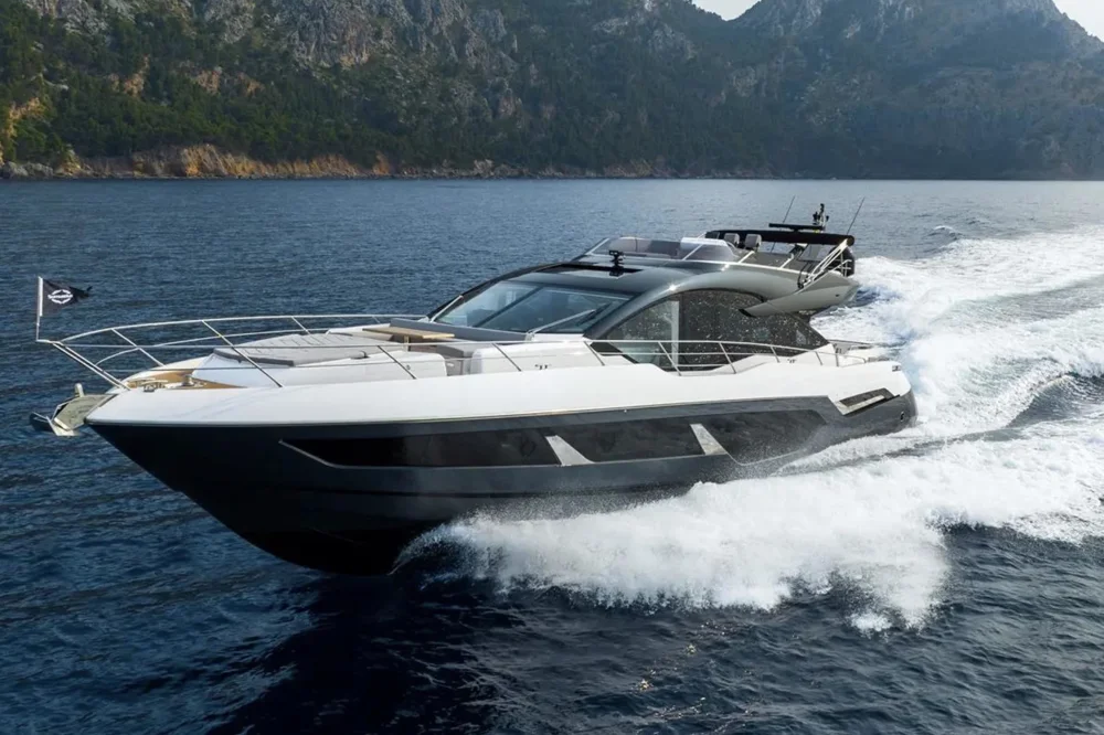 BoatPhoto.coverAlt
