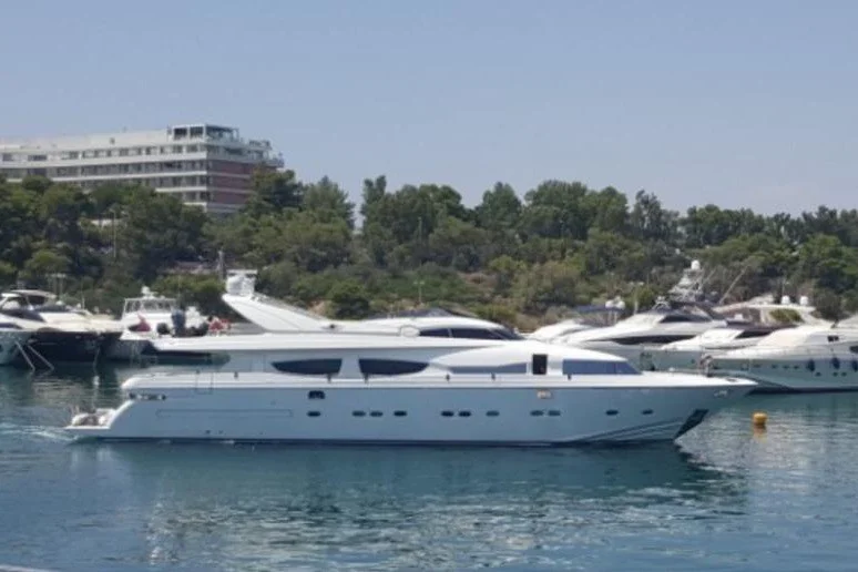 BoatPhoto.coverAlt
