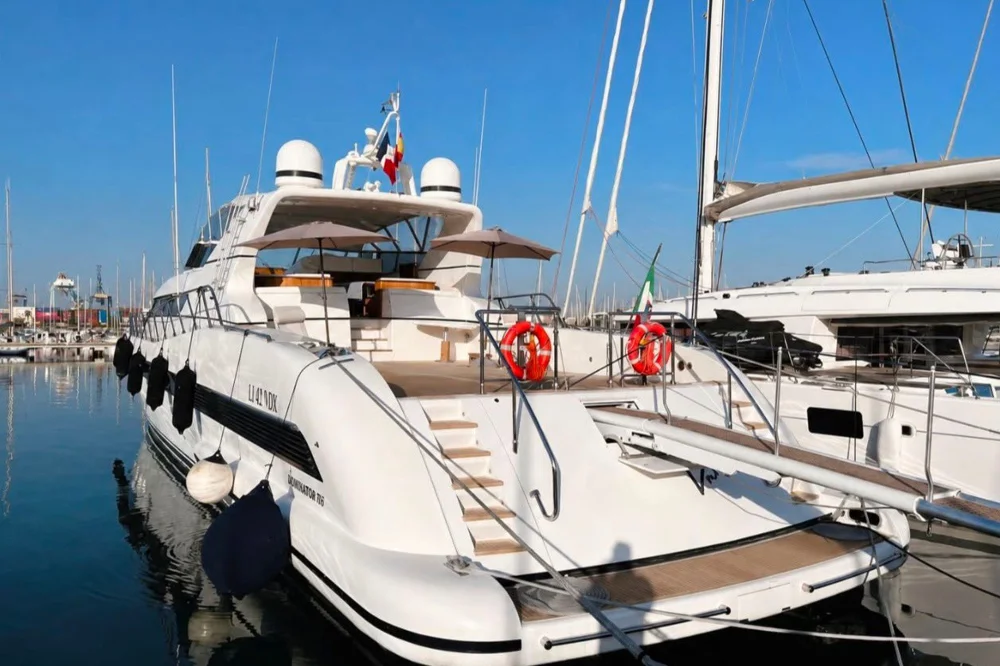 2001 Overmarine Mangusta 105 for sale in Valencia, Spain, photo 2 of 5