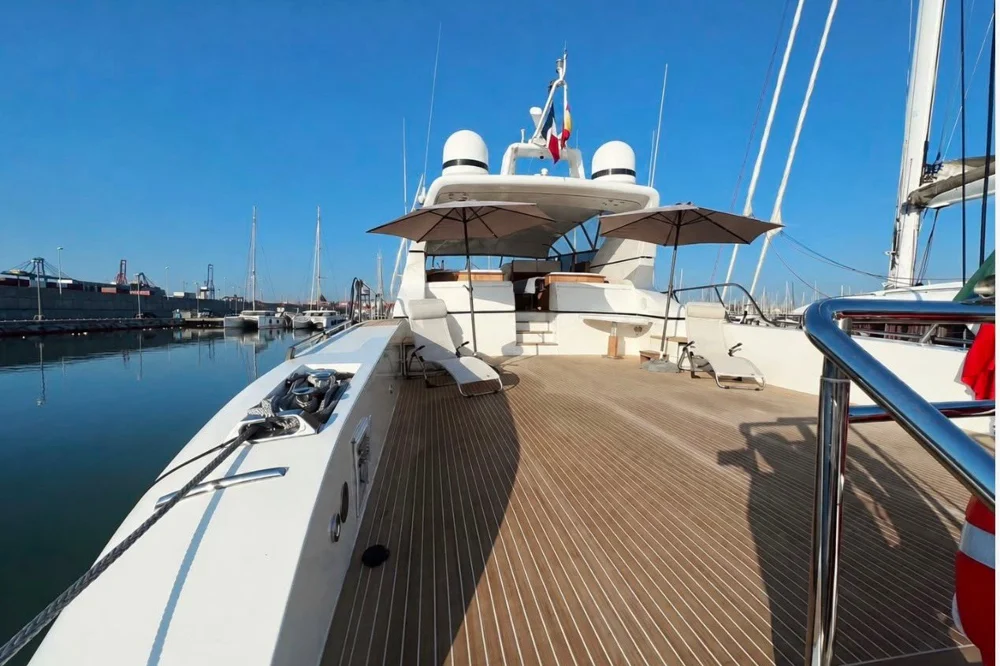 2001 Overmarine Mangusta 105 for sale in Valencia, Spain, photo 3 of 5