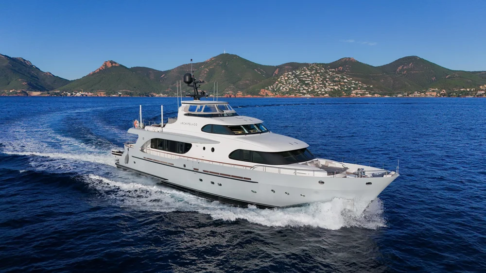 BoatPhoto.coverAlt