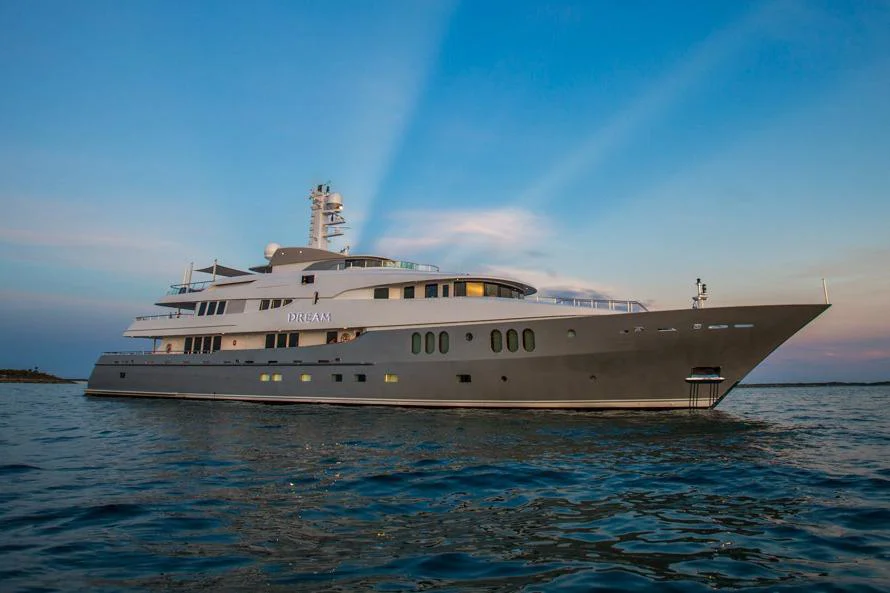 BoatPhoto.coverAlt