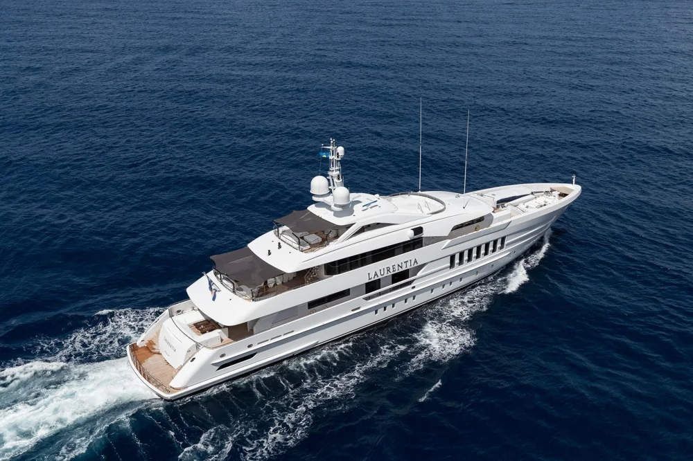 BoatPhoto.coverAlt