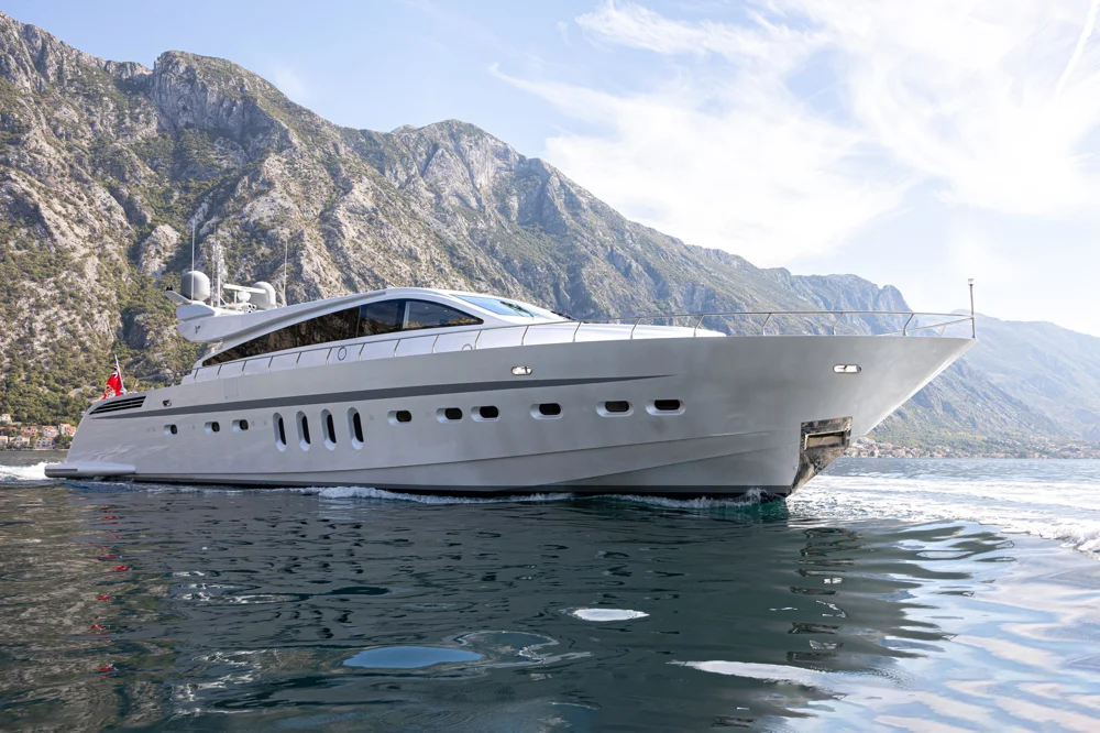 BoatPhoto.coverAlt