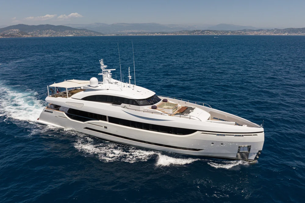 BoatPhoto.coverAlt