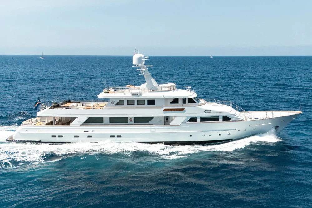 BoatPhoto.coverAlt