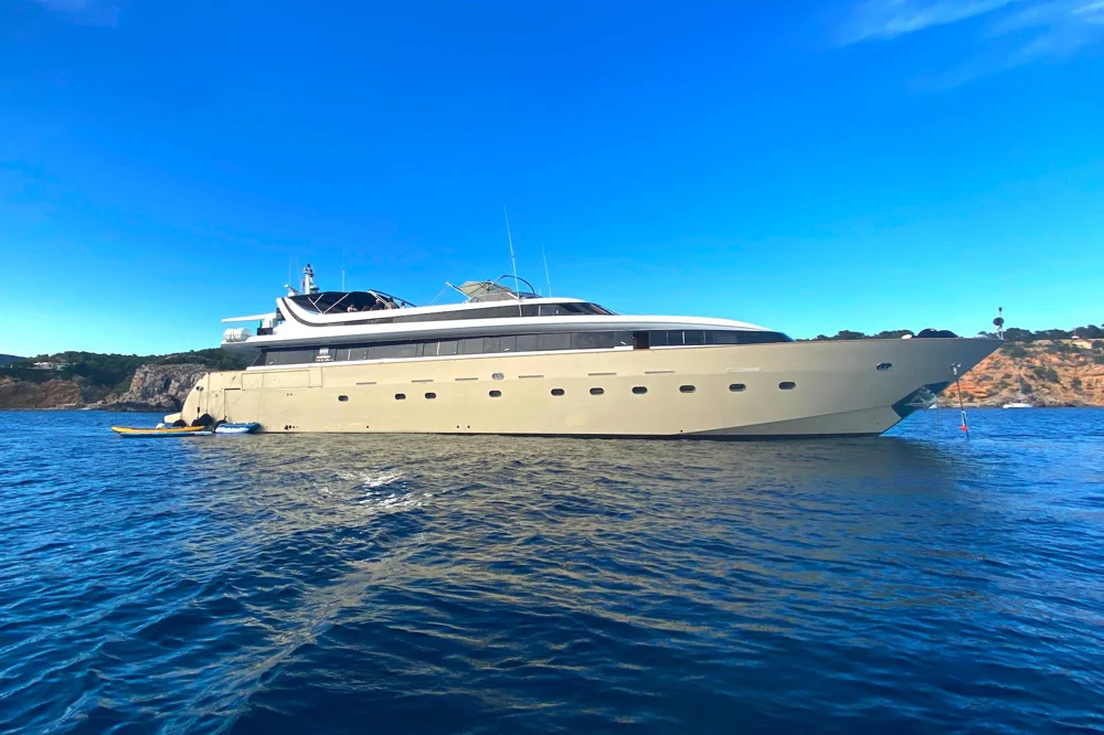 BoatPhoto.coverAlt