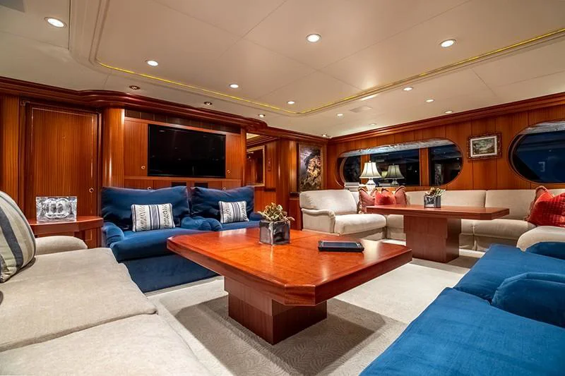 1992 Feadship 140 Tri-Deck for sale in Nassau, Bahamas, photo 4 of 5