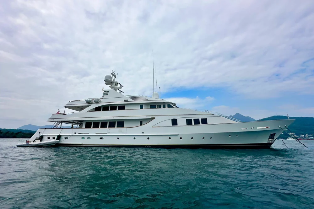 BoatPhoto.coverAlt