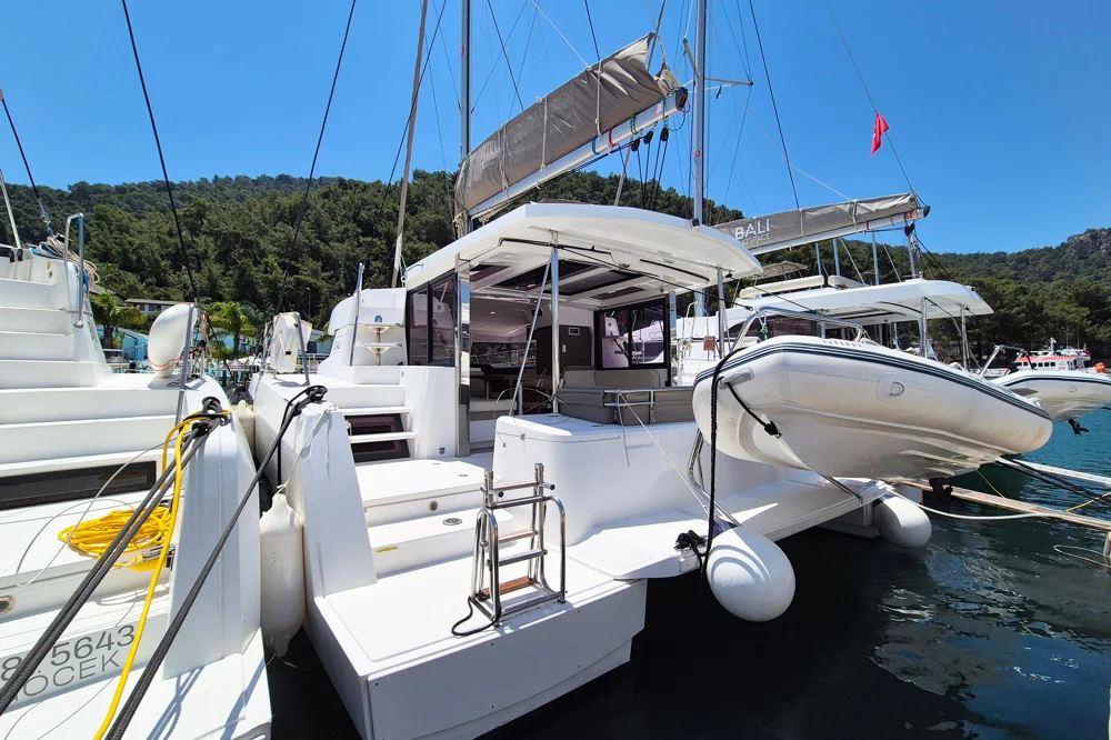 BoatPhoto.coverAlt
