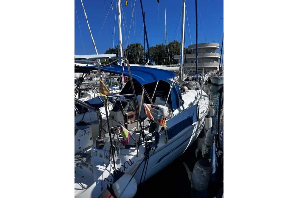 2002 Bavaria Cruiser 36 for sale in Altea, Spain, photo 2 of 5