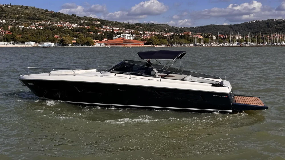 BoatPhoto.coverAlt