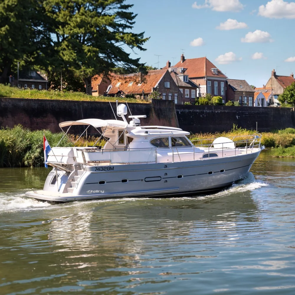 BoatPhoto.coverAlt