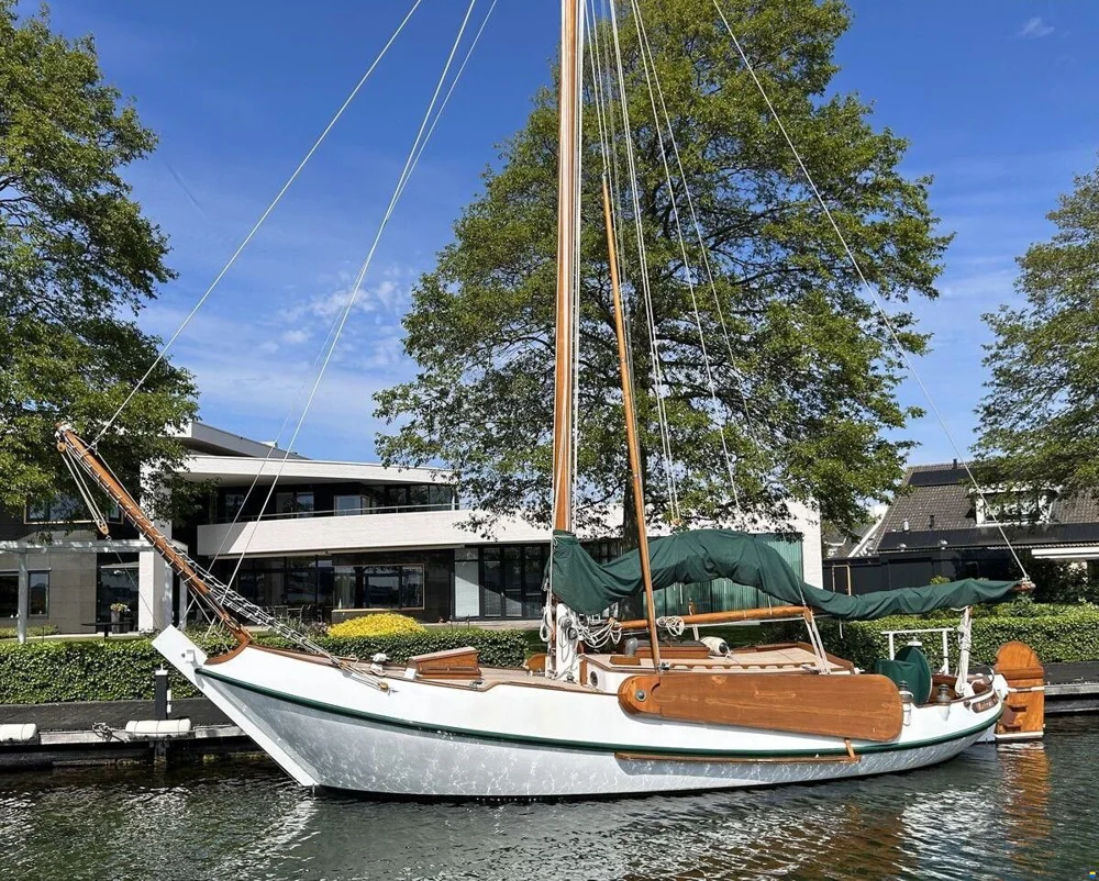 BoatPhoto.coverAlt