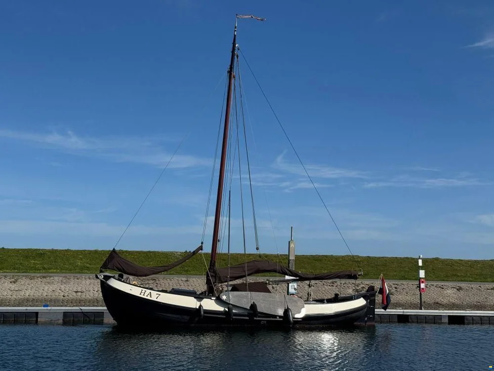 BoatPhoto.coverAlt