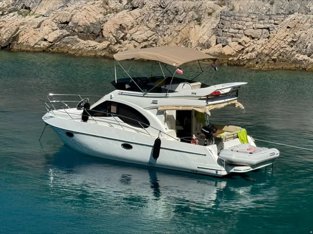 BoatPhoto.coverAlt