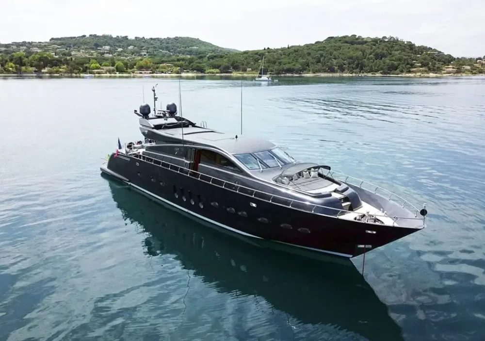 BoatPhoto.coverAlt