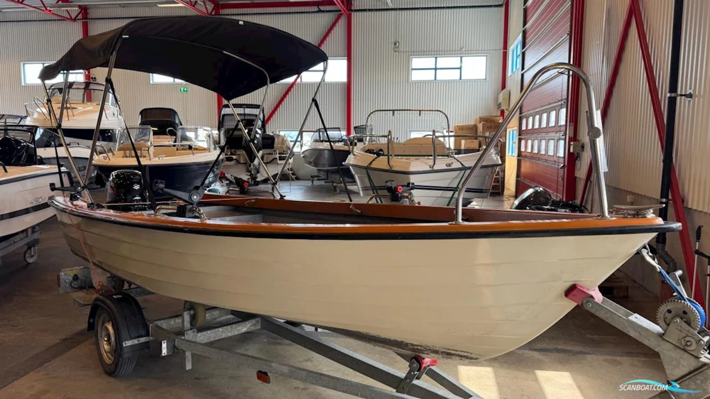 BoatPhoto.coverAlt