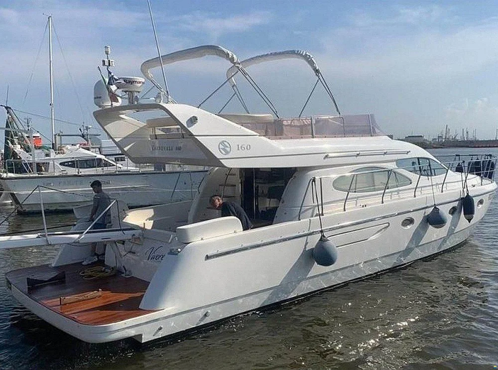 BoatPhoto.coverAlt