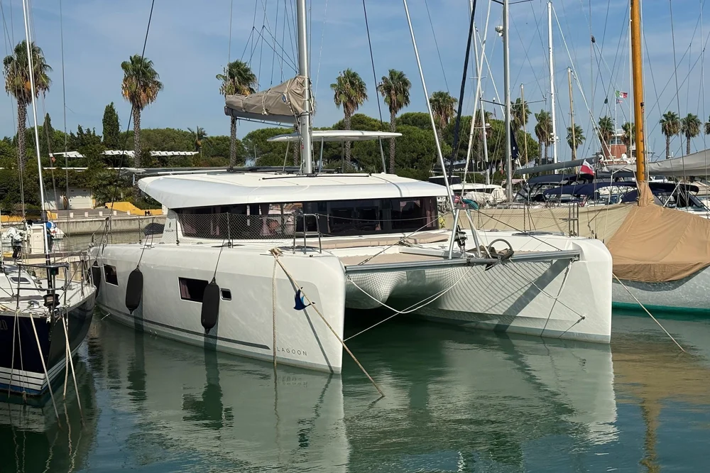 BoatPhoto.coverAlt
