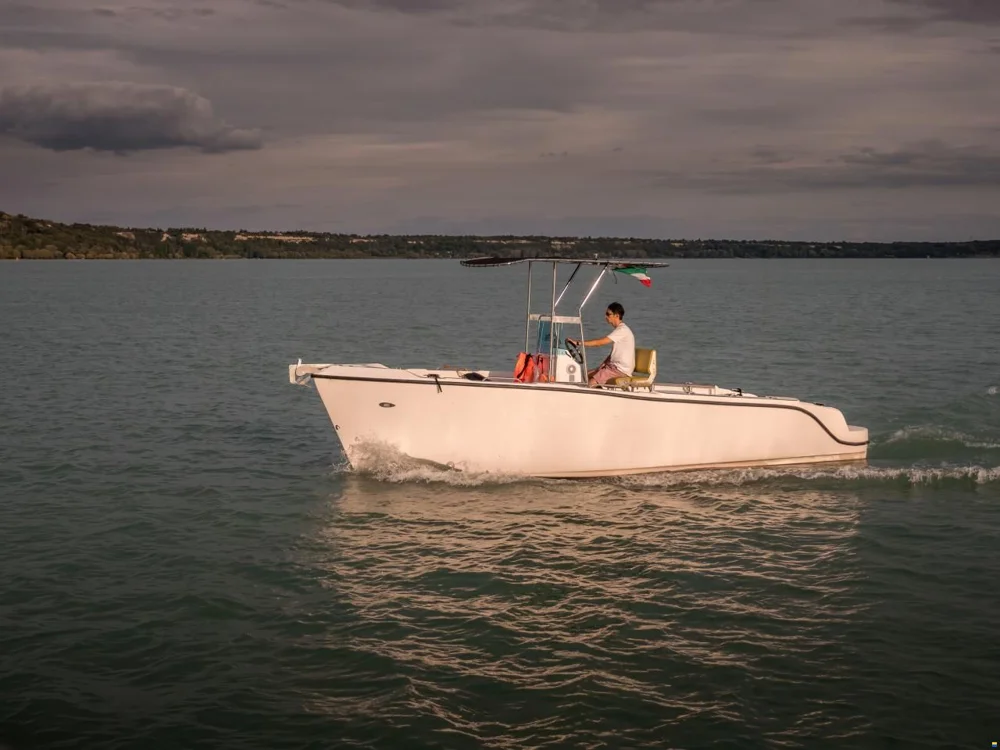 BoatPhoto.coverAlt